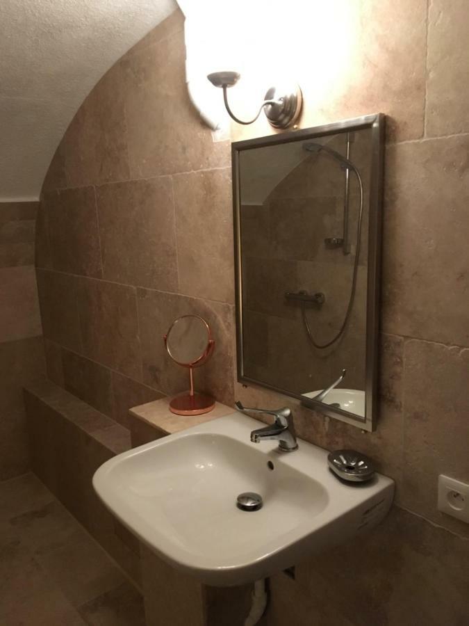 Gites "Oustaou De Bourboul" Grospierres Exteriör bild